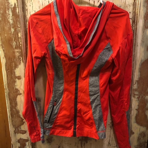 Lululemon Longsleeved Top - Picture 2 of 3